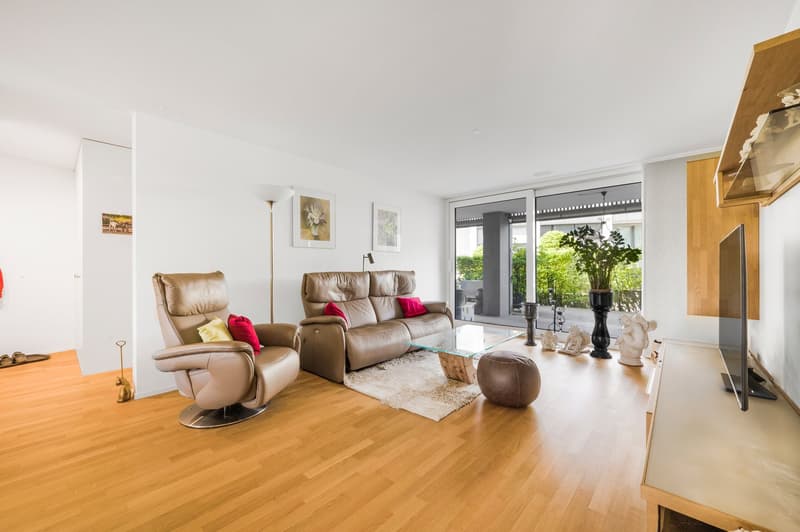 Moderne 4.5-Zimmer-Erdgeschosswohnung mit eigenem Rosengarten (4)