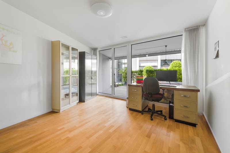 Moderne 4.5-Zimmer-Erdgeschosswohnung mit eigenem Rosengarten (8)
