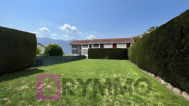 Belle échappée sur le lac pour cette maison familiale d’angle à Mont-sur-Rolle (25)