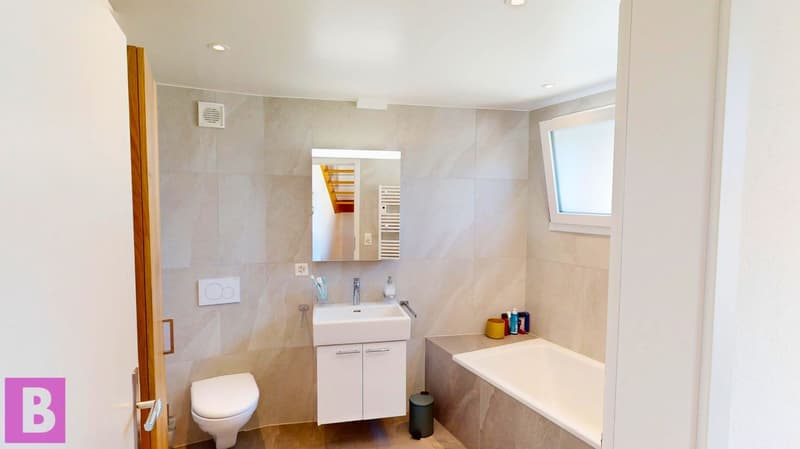 Esprit maison pour ce superbe triplex familial de 4 chambres (8)