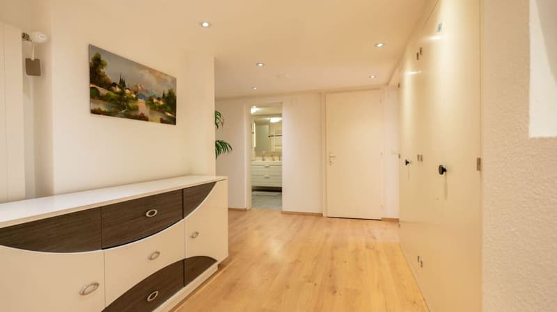 Freistehendes Einfamilienhaus mit Umschwung (18)