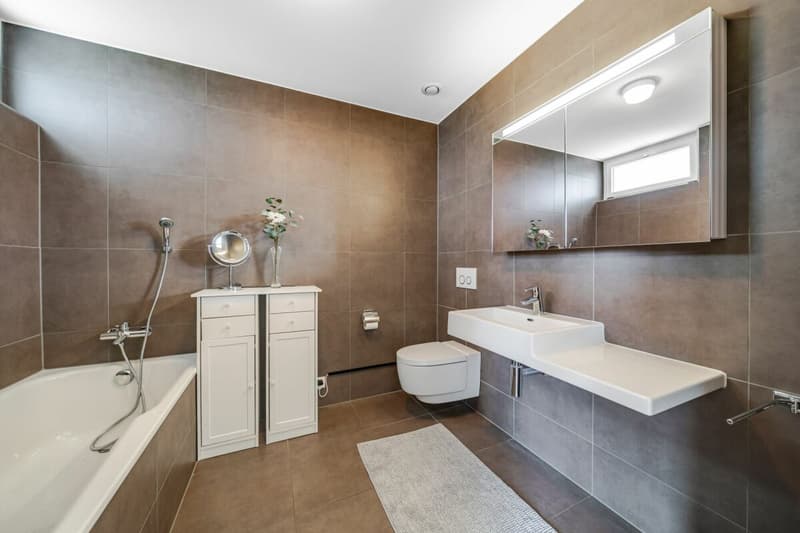 Grosszügige 4.5-Zimmer-Wohnung mit Terrasse und Weitsicht (10)