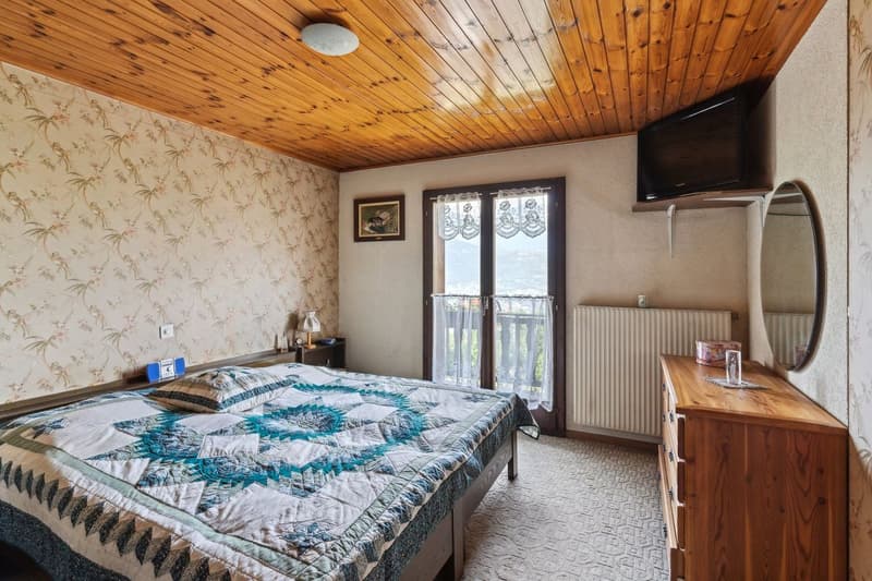 Chalet avec grand terrain, vue sur les Alpes et calme absolu (8)