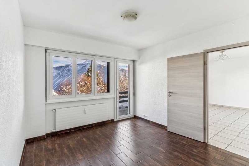 Appartement lumineux de 3.5 pièces avec terrasse et terrain privatif à Mollens (4)