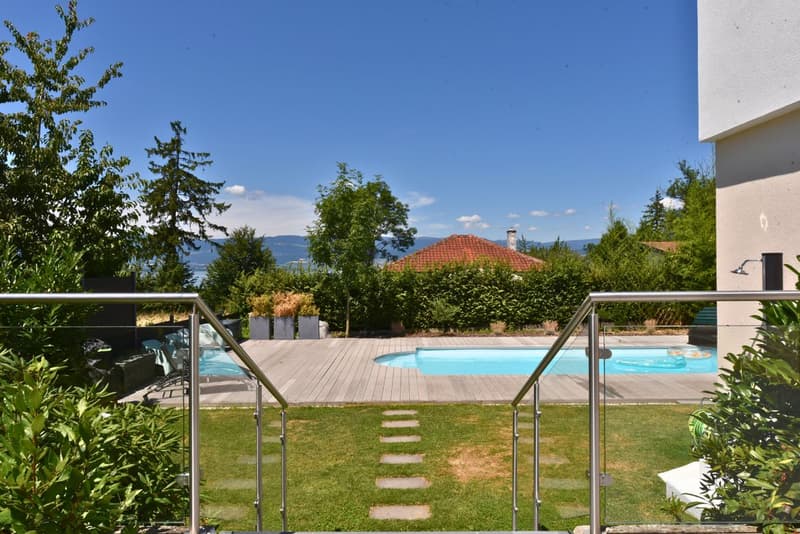 Villa contemporaine avec piscine et vue lac (11)
