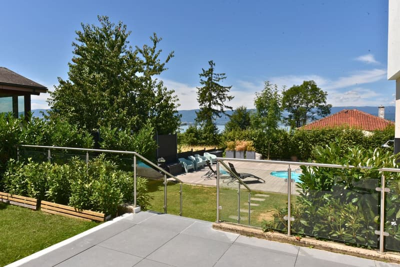 Villa contemporaine avec piscine et vue lac (12)