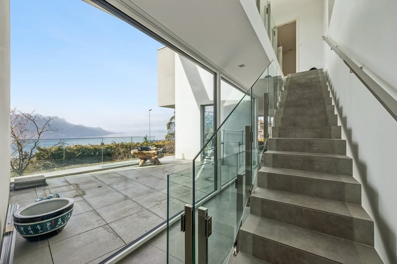Villa d'exception aux lignes pures et minimalistes avec vue panoramique (4)