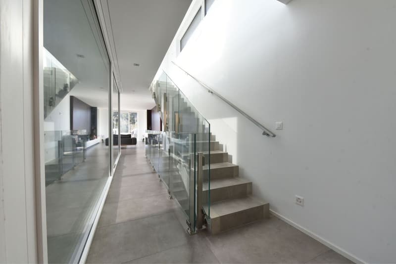 Villa d'exception aux lignes pures et minimalistes avec vue panoramique (9)