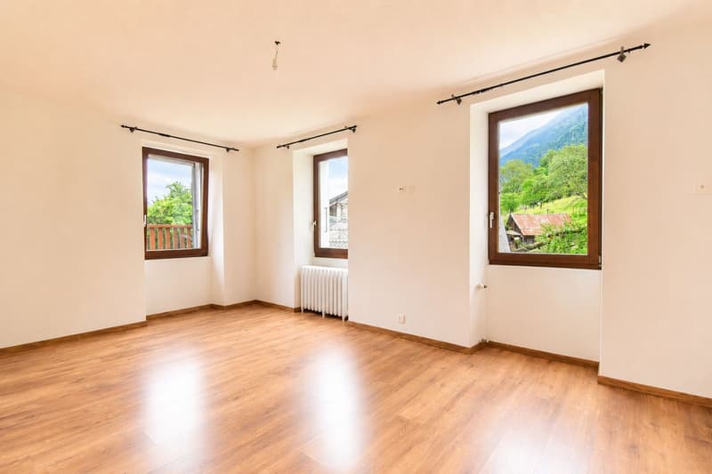 Charmant appartement de 4,5 pièces rénové au coeur du village (1)