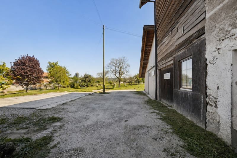 Grange à rénover avec de beaux volumes et potentiel de transformation en plusieurs appartements (6)