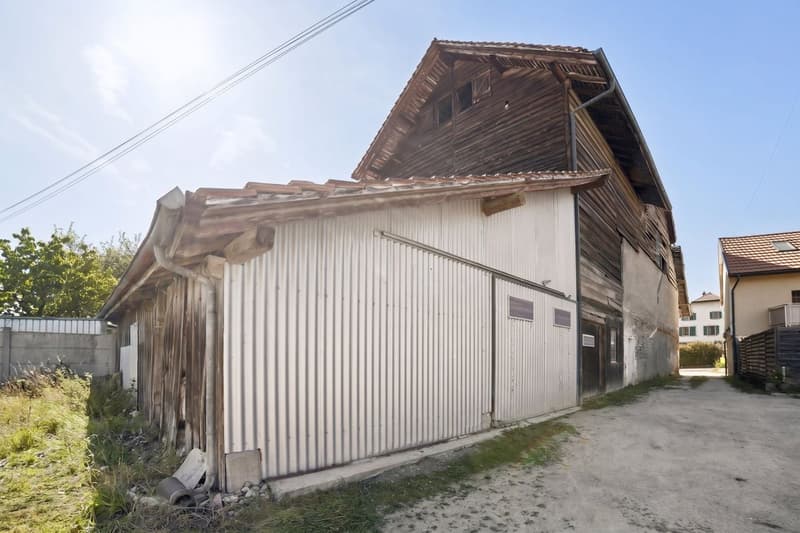 Grange à rénover avec de beaux volumes et potentiel de transformation en plusieurs appartements (1)