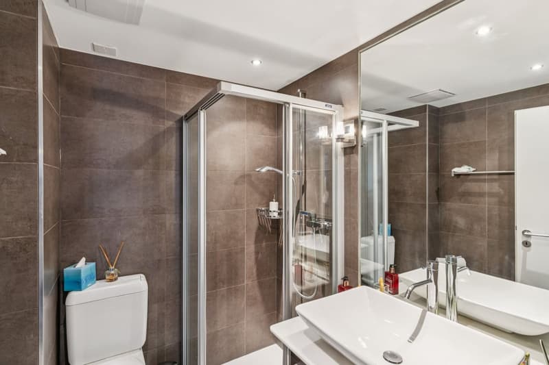 Villa avec vue lac imprenable dans un quartier prisé à Bevaix (5)