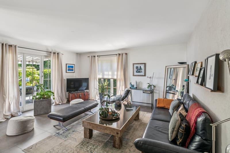Villa avec vue lac imprenable dans un quartier prisé à Bevaix (3)