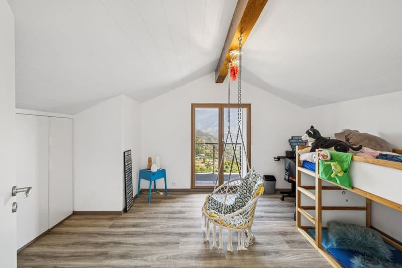 Grande villa lumineuse avec vue imprenable - appartement indépendant de 3,5 pièces compris. (8)
