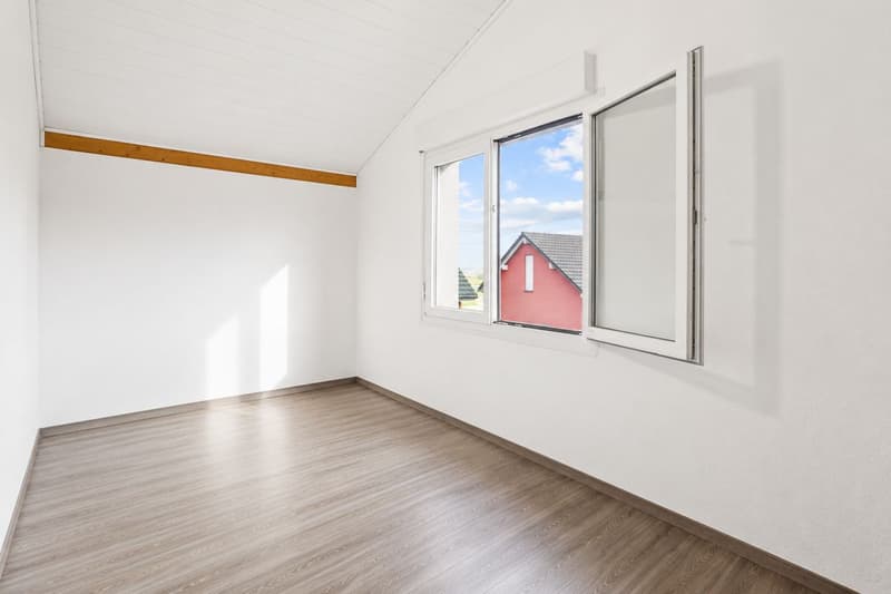 Charmant appartement de 4,5 pièces sous les combles à Ursy (4)