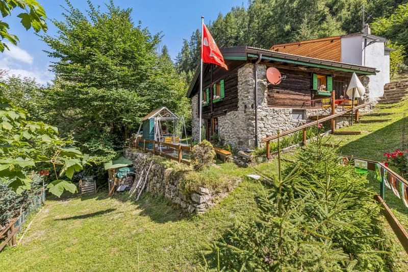 Mayen authentique de 1857 sur plus de 4000 m2 de terrain (1)