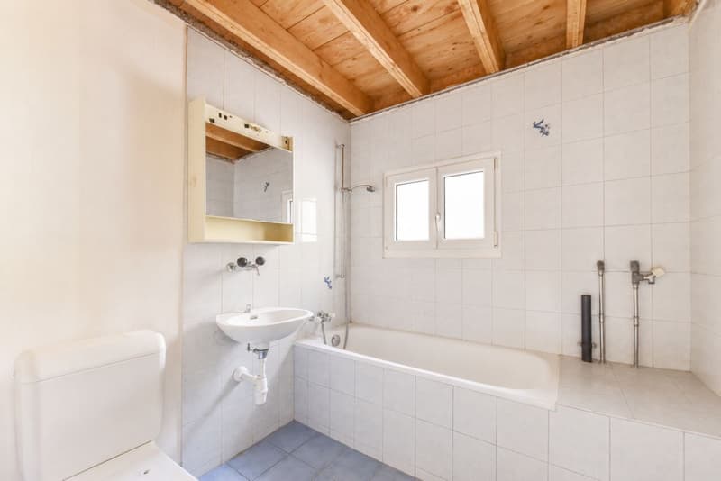 Maison à rénover avec beau potentiel à L'Abbaye (5)