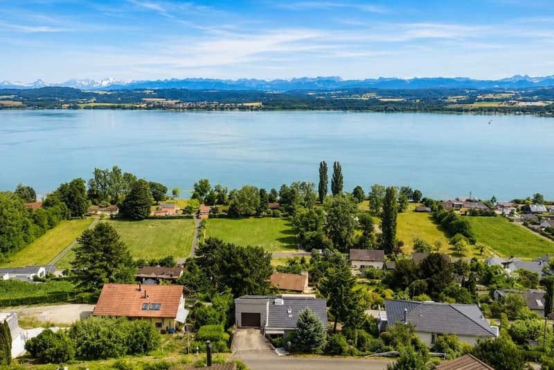 Terrain à bâtir avec vue dégagée à Vallamand (1)