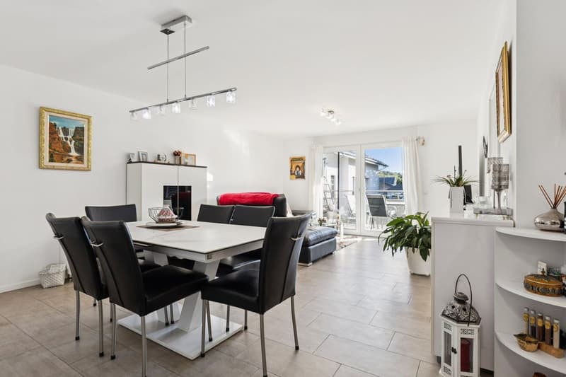 Appartement lumineux de 2,5 pièces avec balcon (2)