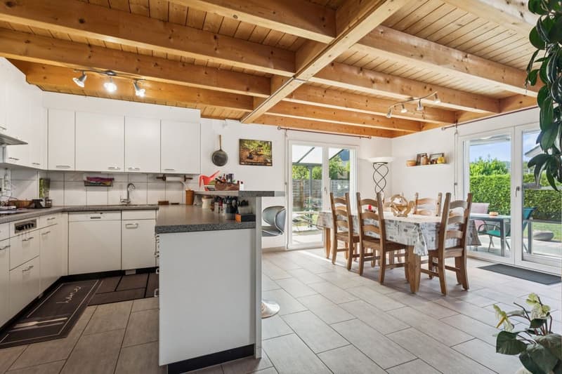 Maison individuelle avec 4 chambres à 300 mètres du lac de Neuchâtel (3)