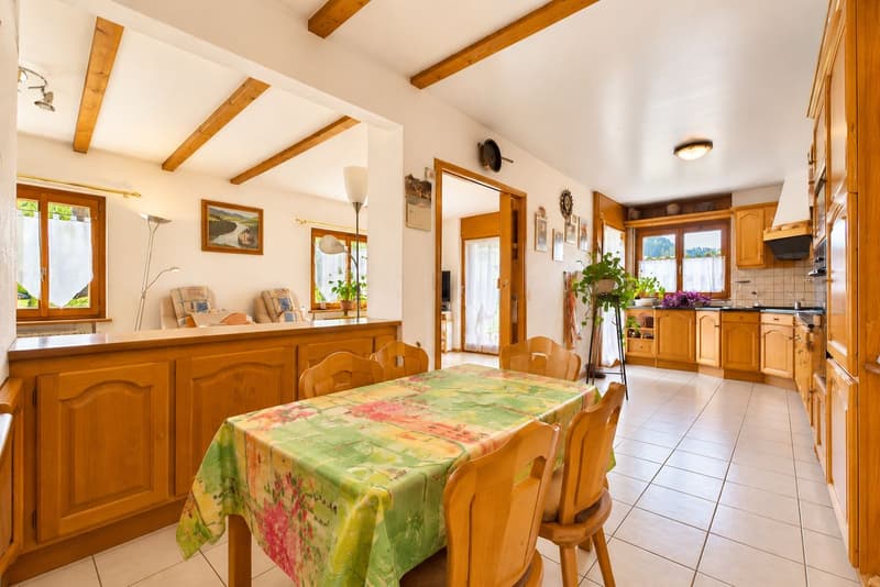 Maison individuelle de 5.5 pièces avec grand jardin au Locle (2)