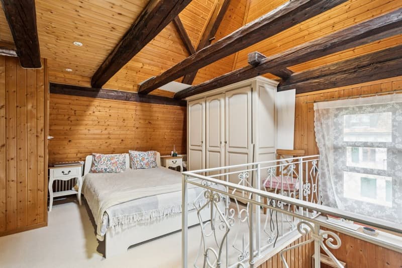 Maison de caractère avec terrasse et balcon au centre de Cugy (7)