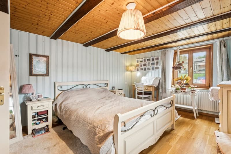 Maison de caractère avec terrasse et balcon au centre de Cugy (4)