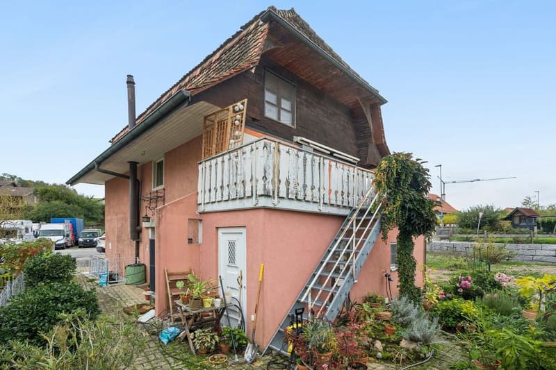 Maison de caractère avec terrasse et balcon au centre de Cugy (10)