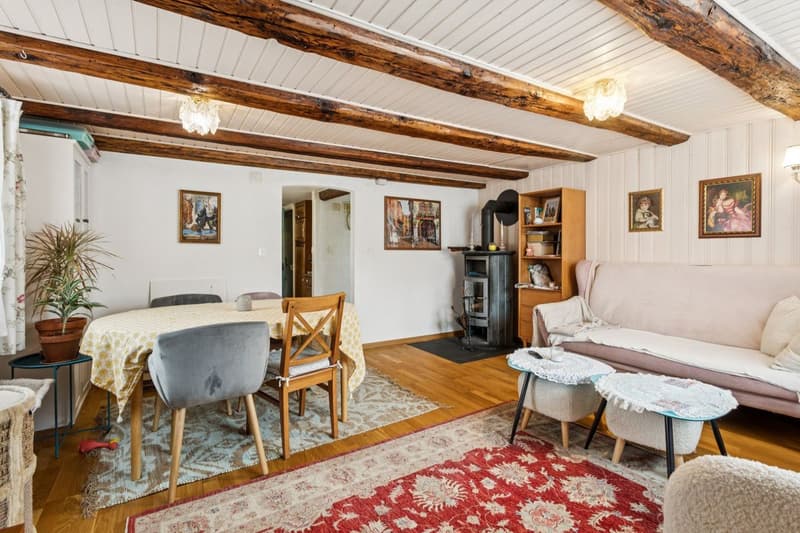 Maison de caractère avec terrasse et balcon au centre de Cugy (2)