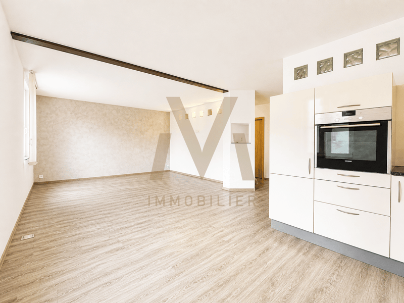 Immeuble lumineux avec 2 logements et 4 garages (2)