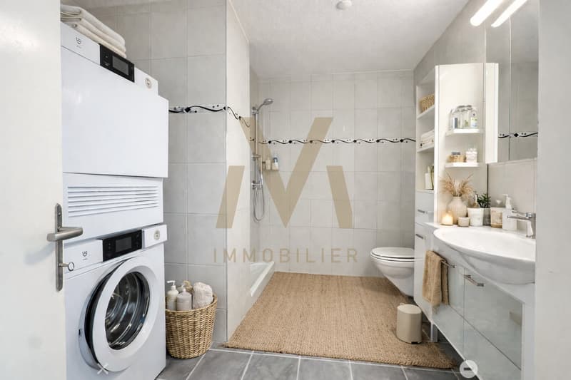 Salle d'eau avec douche