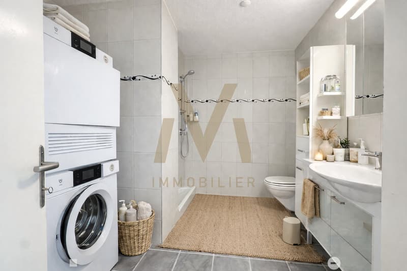 Salle d'eau avec douche