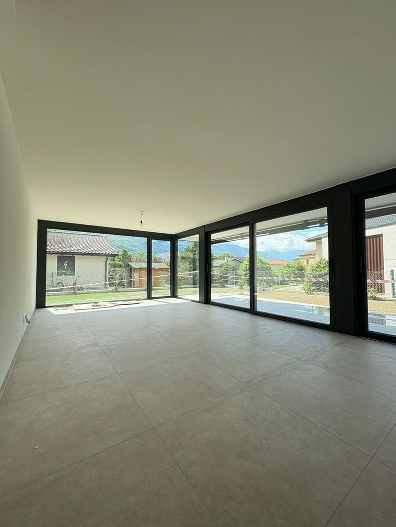 Elegante appartamento di 4.5 locali con giardino privato a Giubiasco (2)