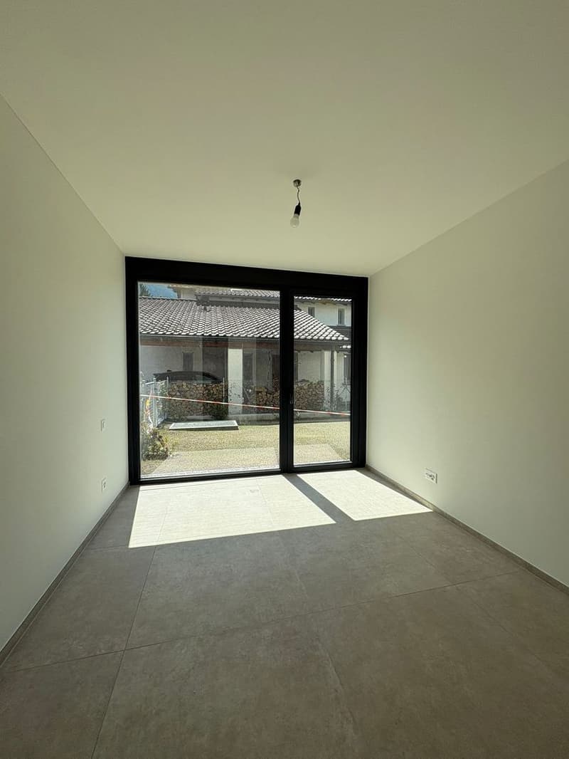 Elegante appartamento di 4.5 locali con giardino privato a Giubiasco (8)