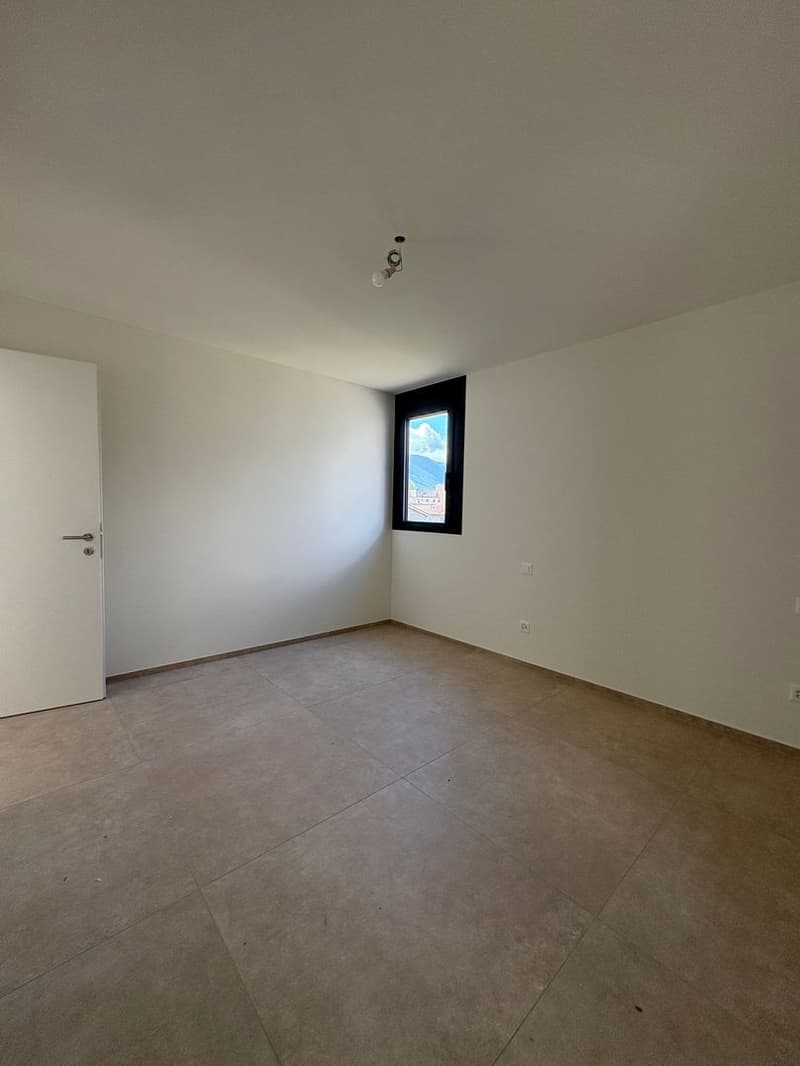 Moderno appartamento di 3.5 locali con ampia terrazza a Giubiasco (8)