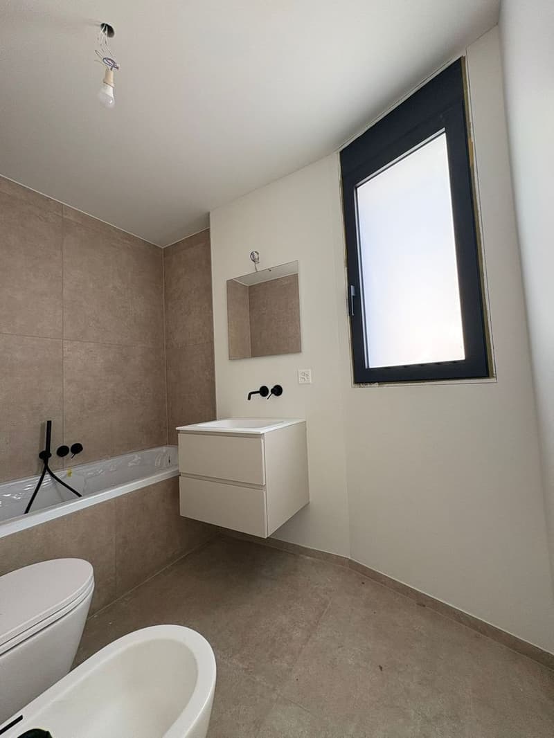 Moderno appartamento di 3.5 locali con ampia terrazza a Giubiasco (11)