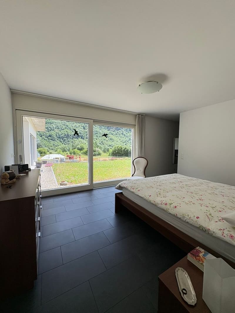 Casa unifamiliare con ampio giardino in posizione tranquilla a Grono (9)