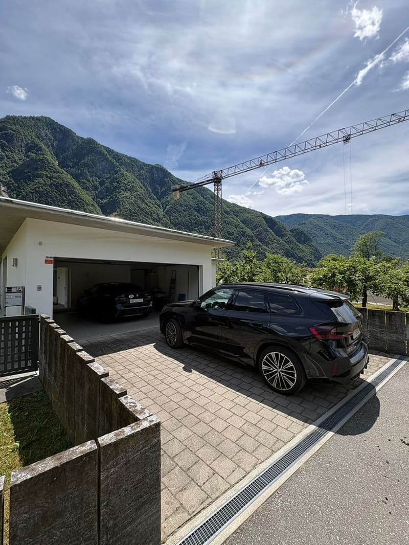 Casa unifamiliare con ampio giardino in posizione tranquilla a Grono (12)