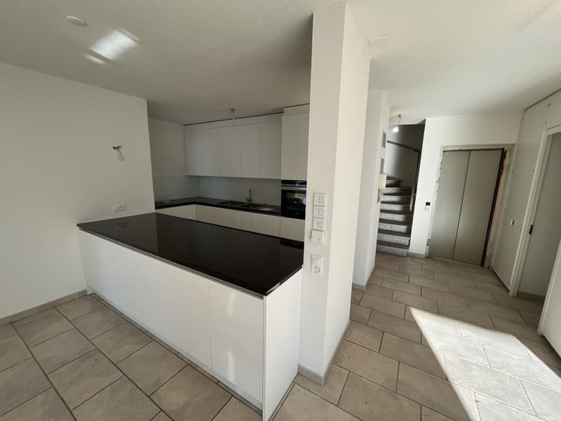Esclusiva Villa con vista lago posteggi e vari confort. (12)