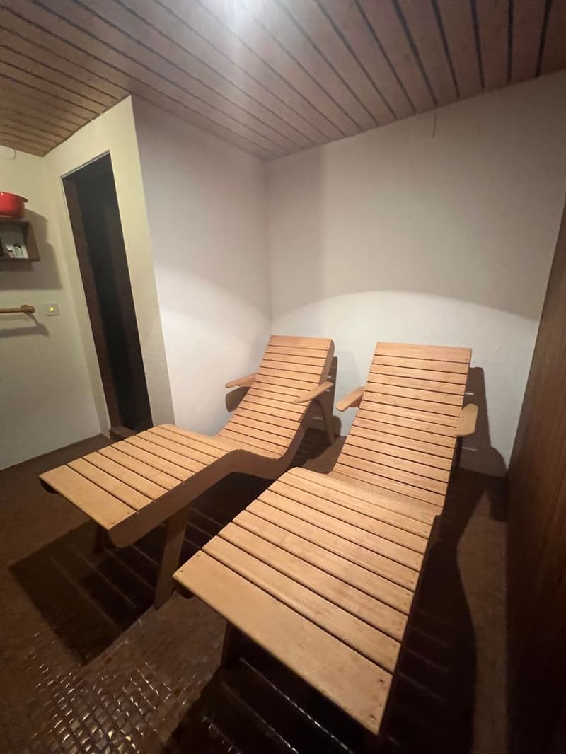 Esclusiva Villa con vista lago posteggi e vari confort. (19)