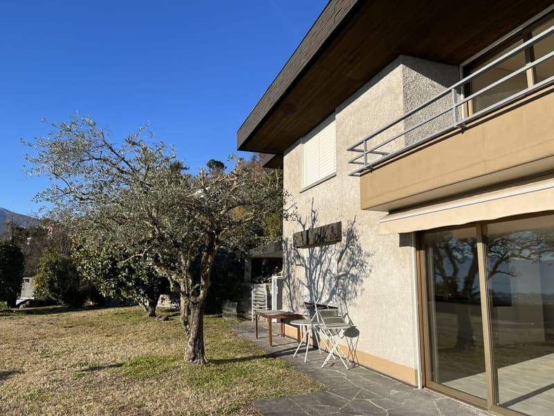 Esclusiva Villa con vista lago posteggi e vari confort. (4)