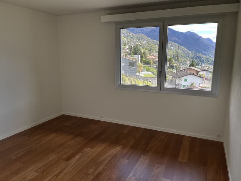 Esclusiva Villa con vista lago posteggi e vari confort. (9)