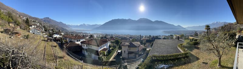 Esclusiva Villa con vista lago posteggi e vari confort. (2)