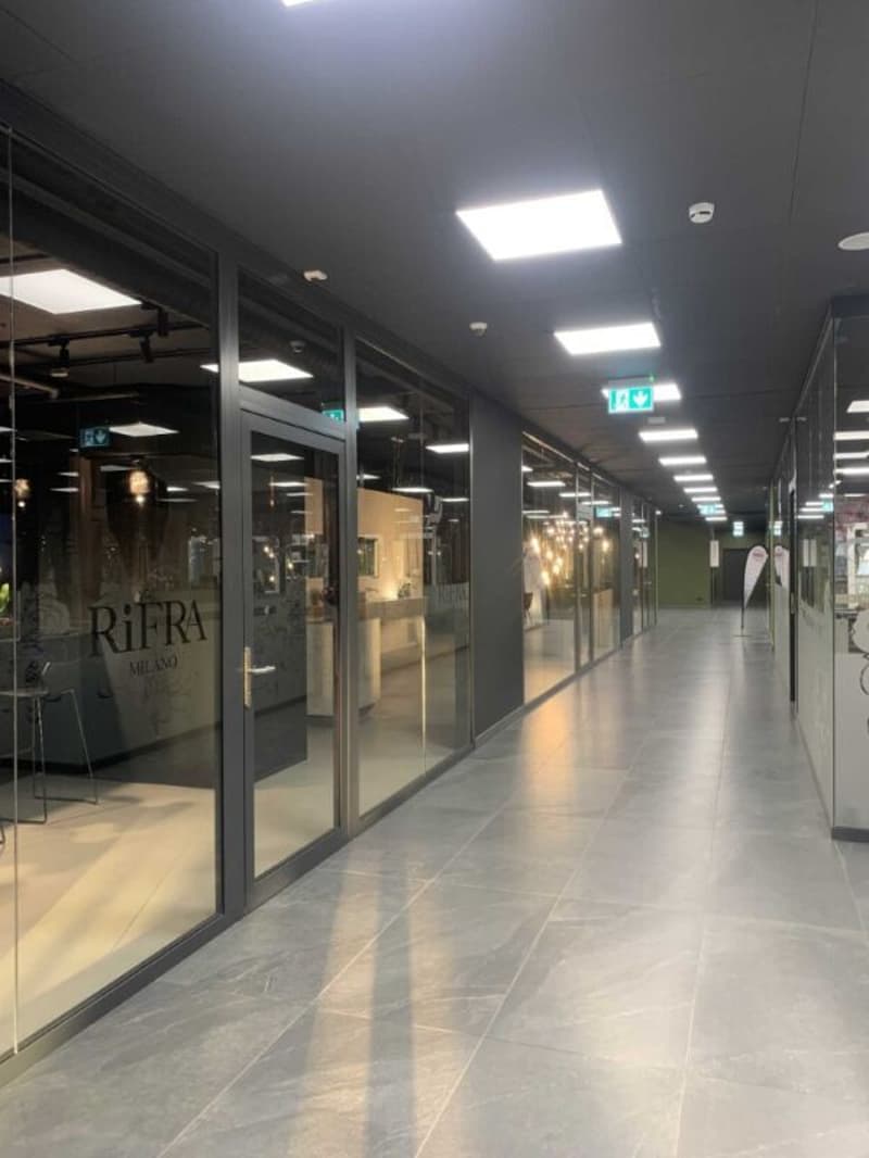 SPAZIO COMMERCIALE/AMMINISTRATIVO, CENTRO SEI (UNITA' 8)- LOCARNO (2)