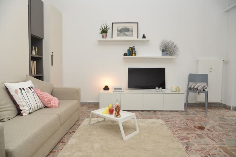 Monolocale ammobiliato con balcone a Paradiso (5)