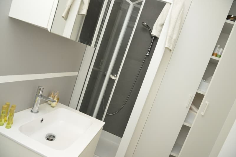 Monolocale ammobiliato con balcone a Paradiso (6)