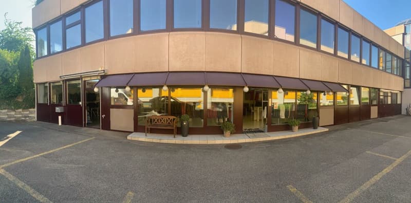 Tre unità commerciali accessibili separatamente al piano terra - polivalenti (3)