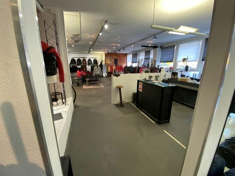 Tre unità commerciali accessibili separatamente al piano terra - polivalenti (4)