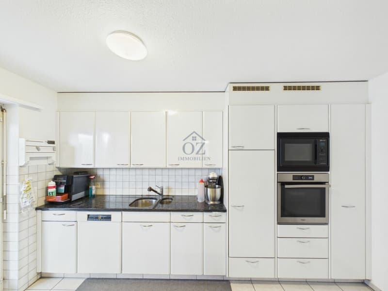 Bright apartment with spacious floor plan (2)