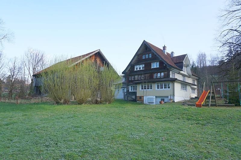Ensemble mit Gasthaus, 2 Wohnungen & Scheune in Nesslau - kaufen (8)